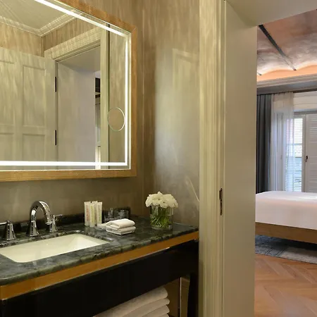 10 Karakoy Hotel