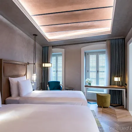 10 Karakoy Otel 5*